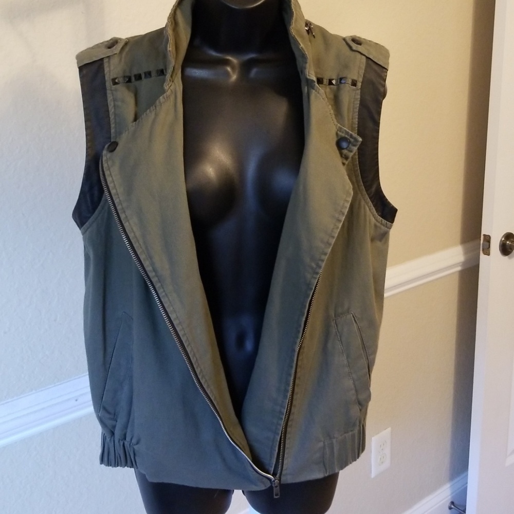 Top - Picture 3 of 6